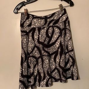 H & M Stylish Black/White Flare Skirt! 🌸